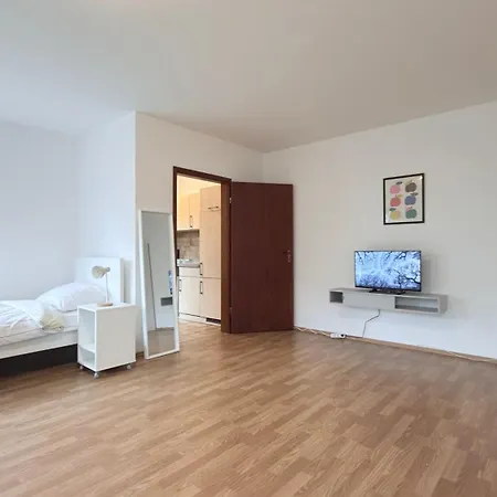 Business - Zentral Mit Privatparkplatz * Neumünster